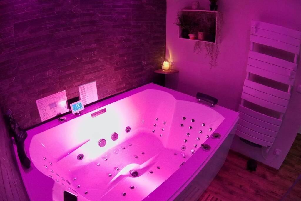 Spa Privatif Love Room, Le Hammam Et Bulles, Chez Nuits Chartraines Chartres Exteriör bild