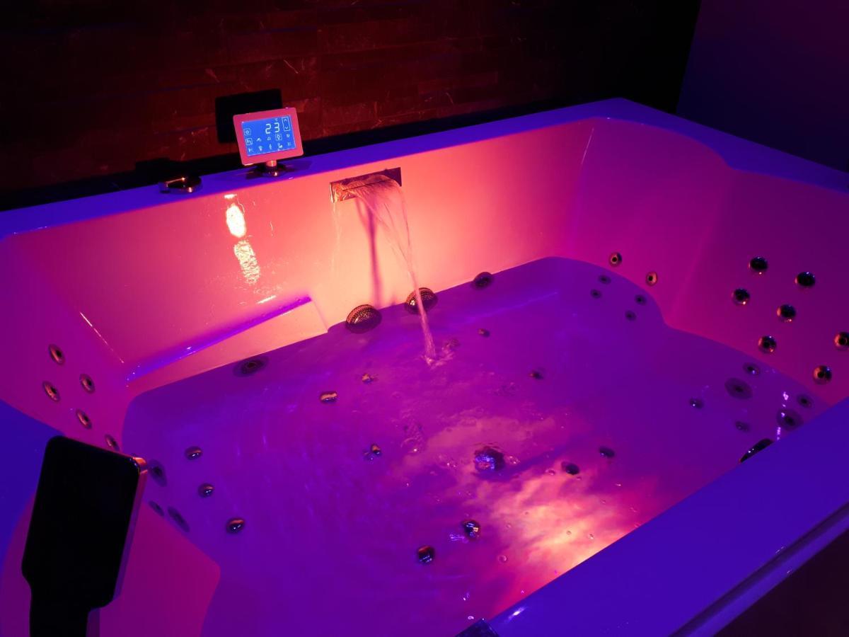 Spa Privatif Love Room, Le Hammam Et Bulles, Chez Nuits Chartraines Chartres Exteriör bild