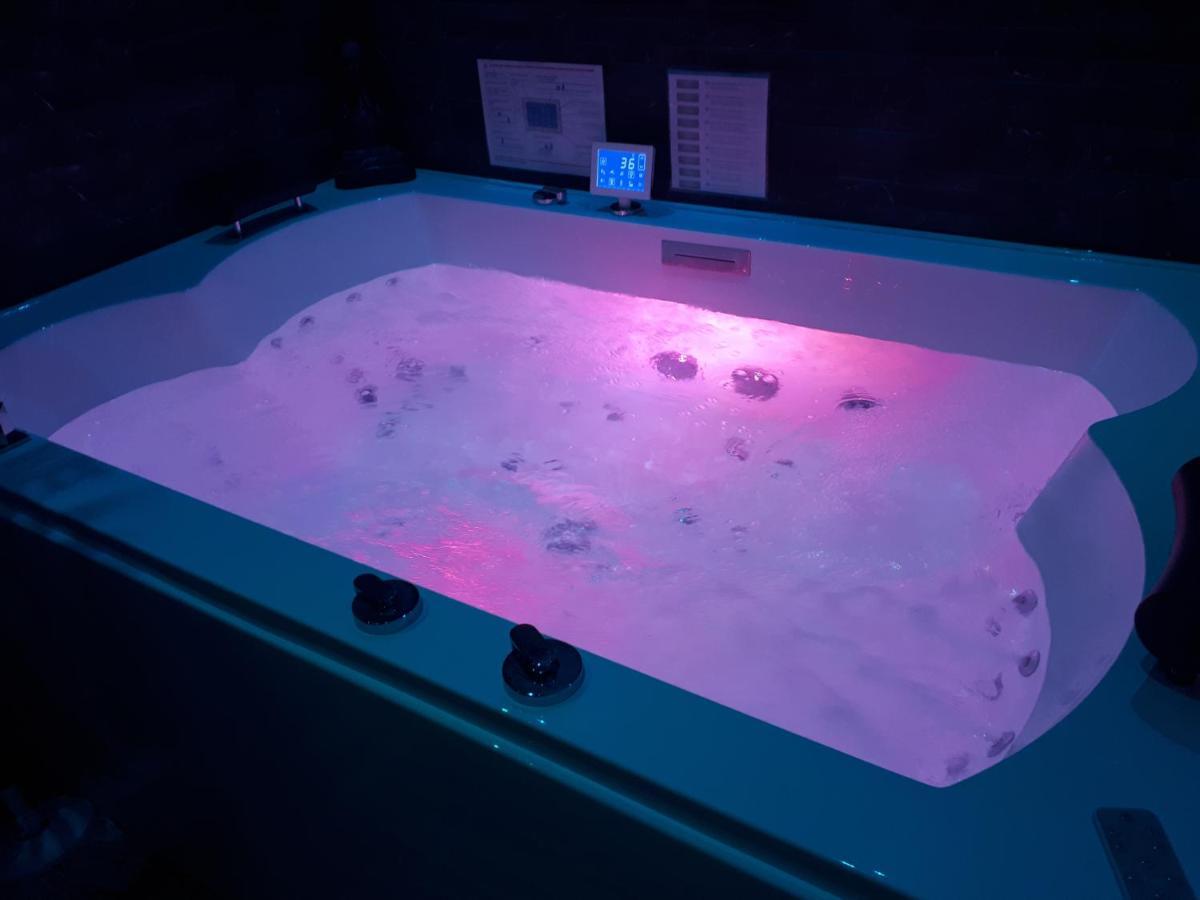 Spa Privatif Love Room, Le Hammam Et Bulles, Chez Nuits Chartraines Chartres Exteriör bild