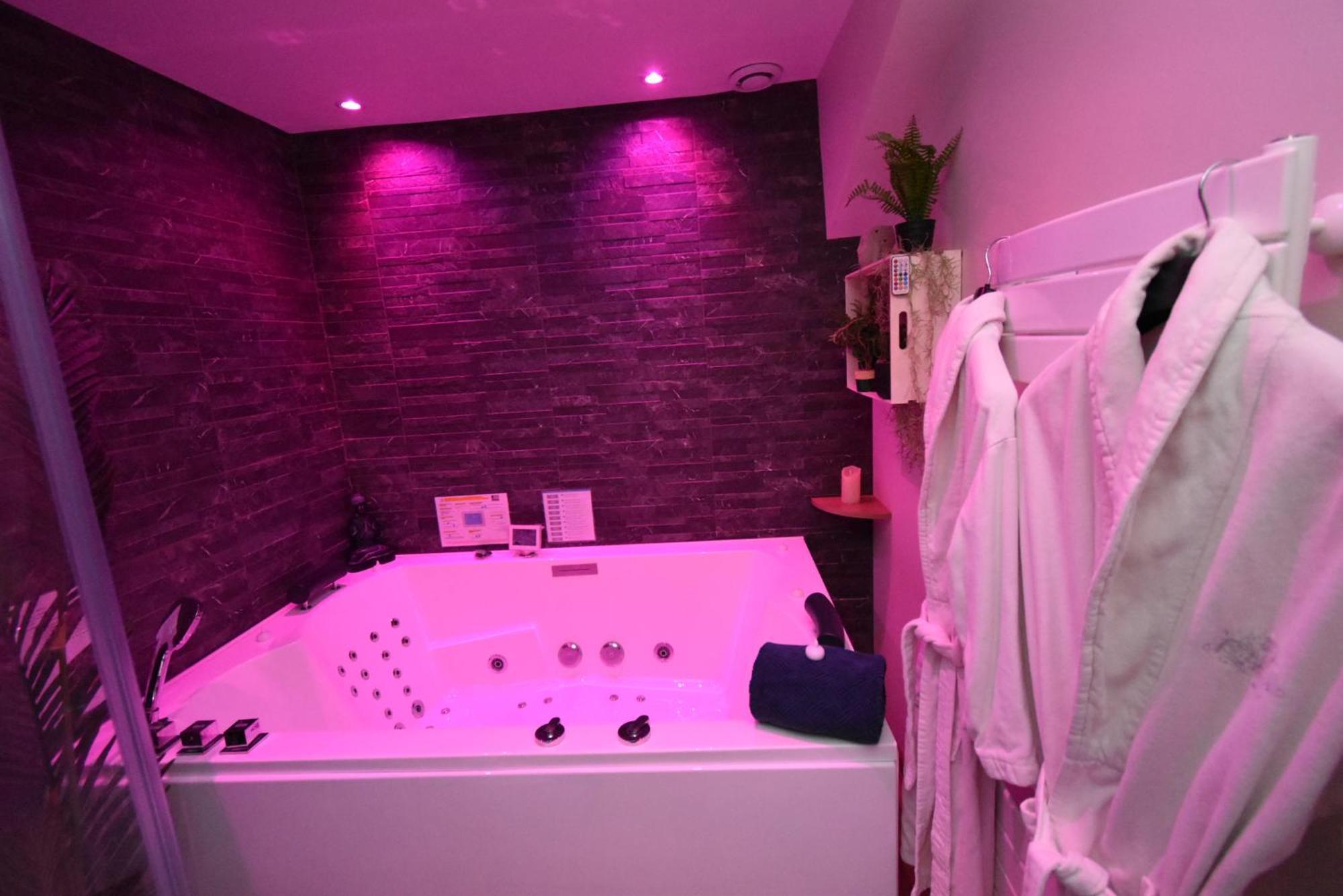 Spa Privatif Love Room, Le Hammam Et Bulles, Chez Nuits Chartraines Chartres Exteriör bild